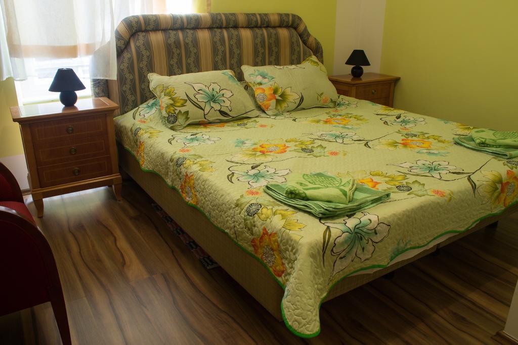 Cristal Roche Guest house