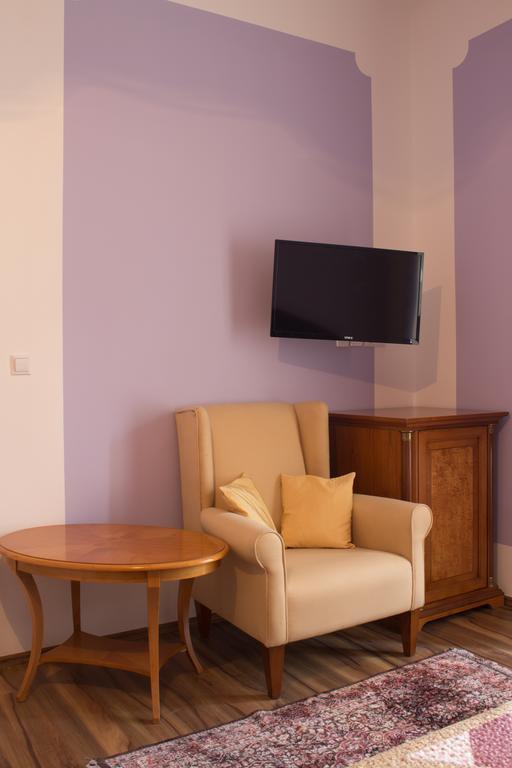 Cristal Roche Guest house